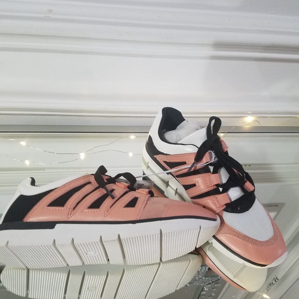 Blush Karlo Sneakers - Picture 4 of 6